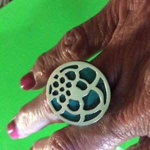 Ring with interchangeable stones